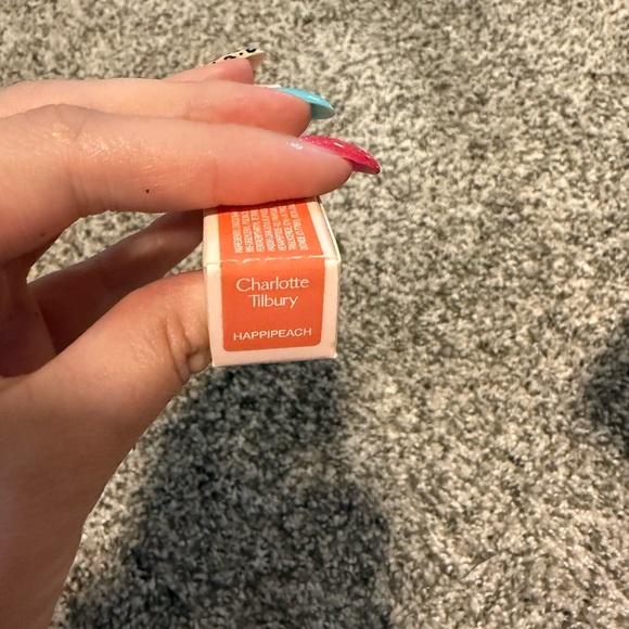 Brand New Charlotte Tilbury Hyaluronic Happikiss in Happipeach; Lipstick Balm - Picture 3 of 3